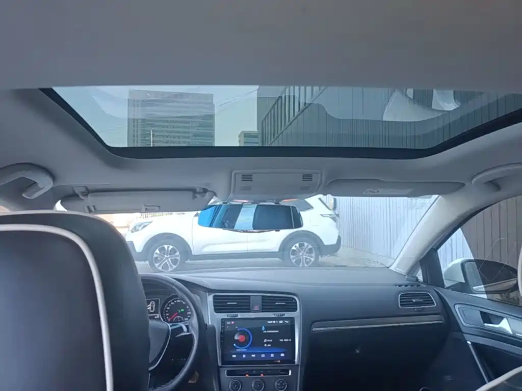 Volkswagen Golf — миниатюра 18