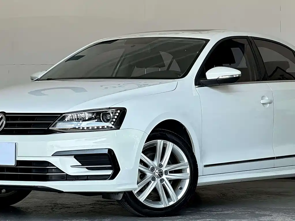 Volkswagen Sagitar 2018