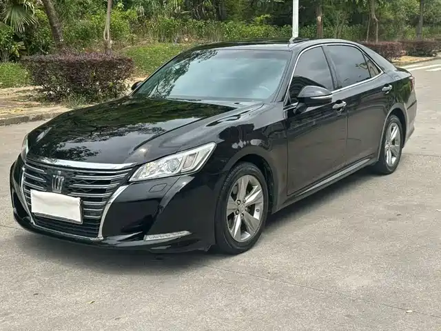 2016 Toyota Crown
