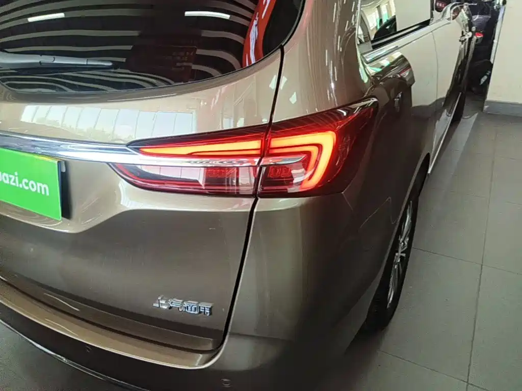 Buick GL8 — миниатюра 8