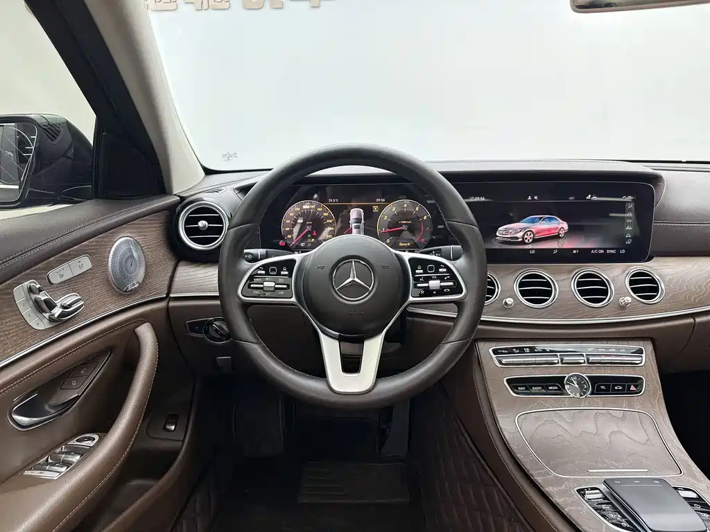 Mercedes-Benz E-Class — миниатюра 10