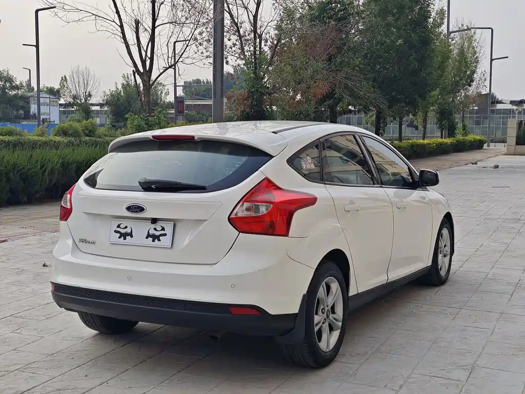 Ford Focus 2012 1.6L MT