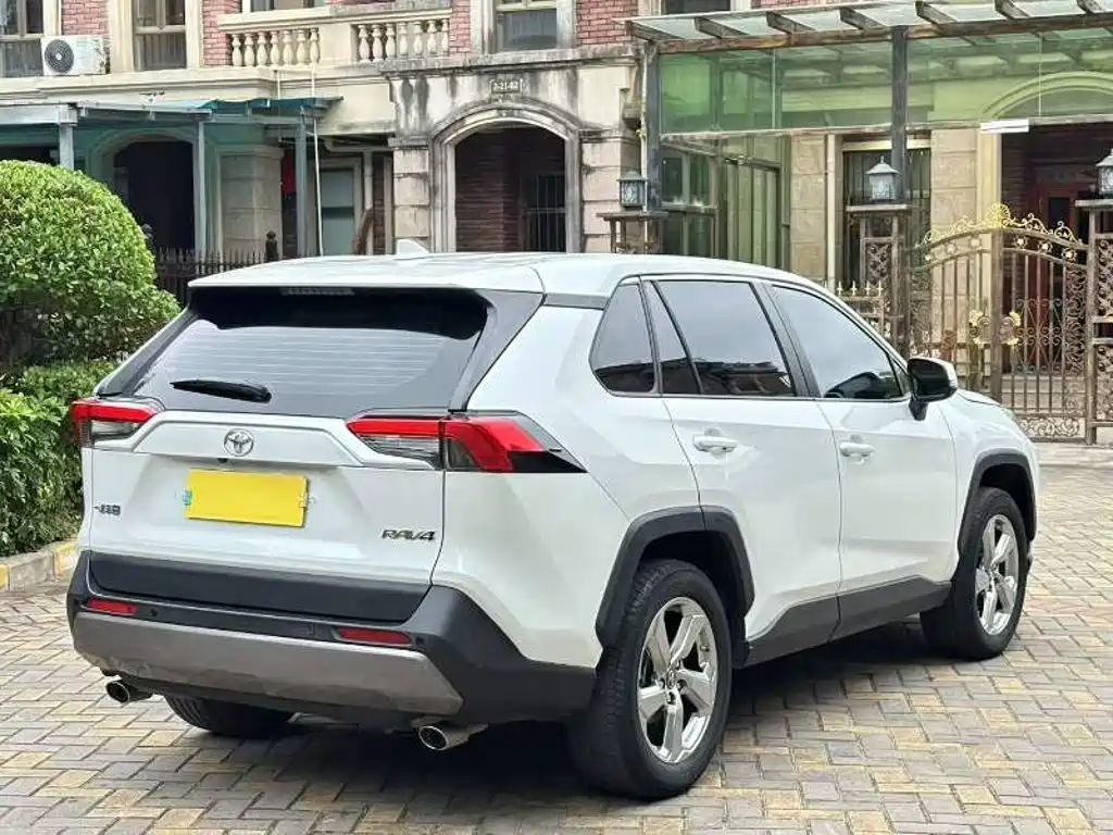 Toyota RAV4 — миниатюра 4