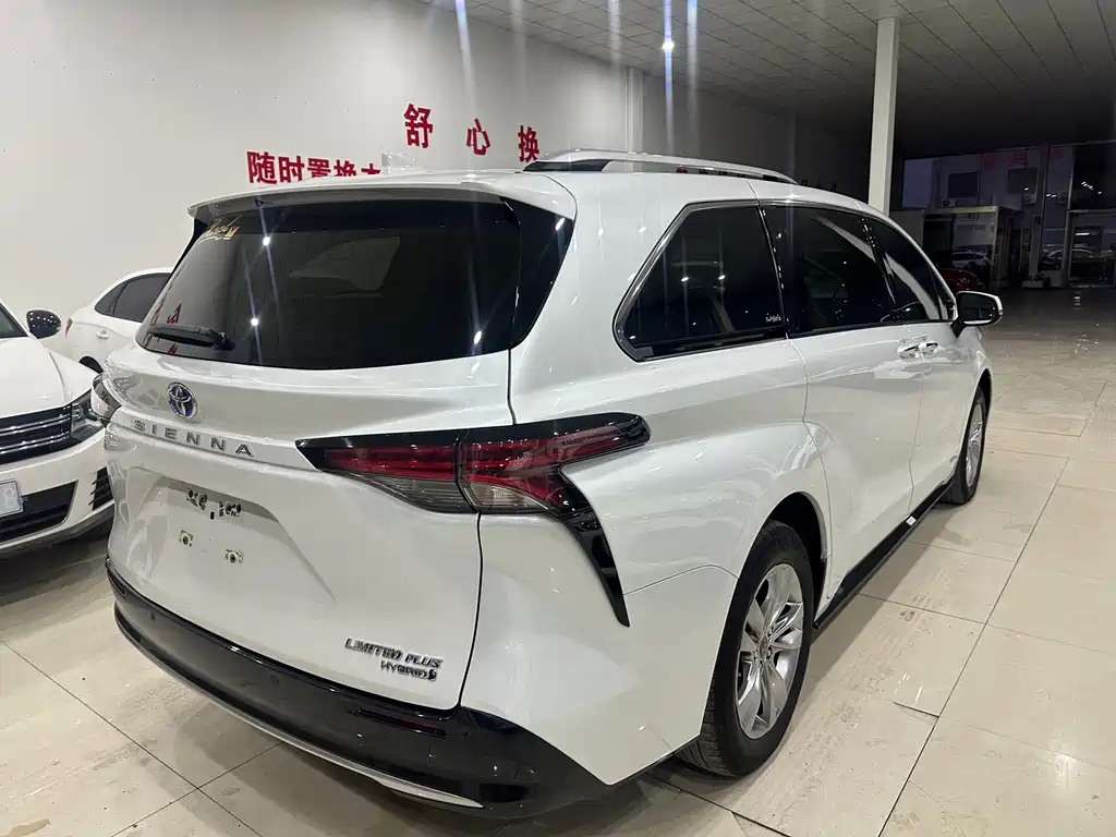 TOYOTA SIENNA