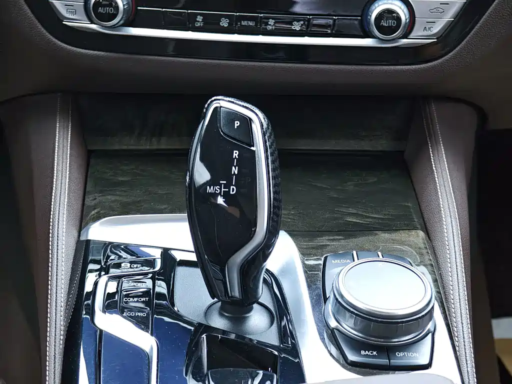 BMW 5 Series — миниатюра 14