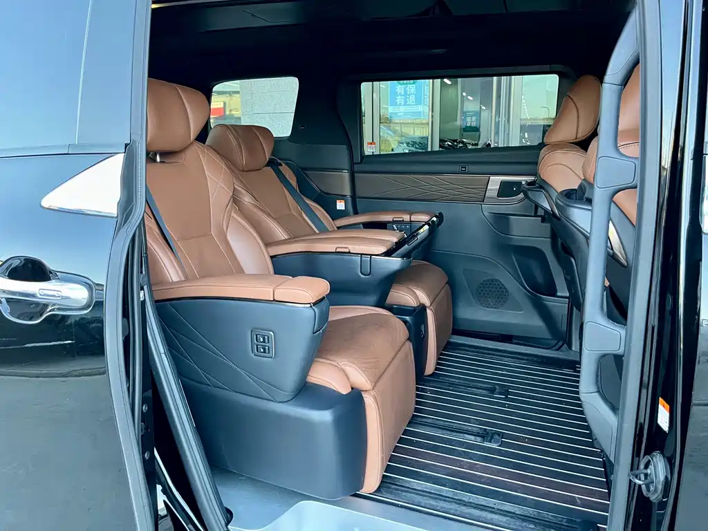Toyota Vellfire — миниатюра 9
