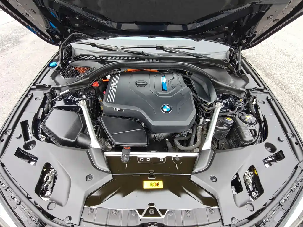 BMW 5 Series New Energy — миниатюра 14