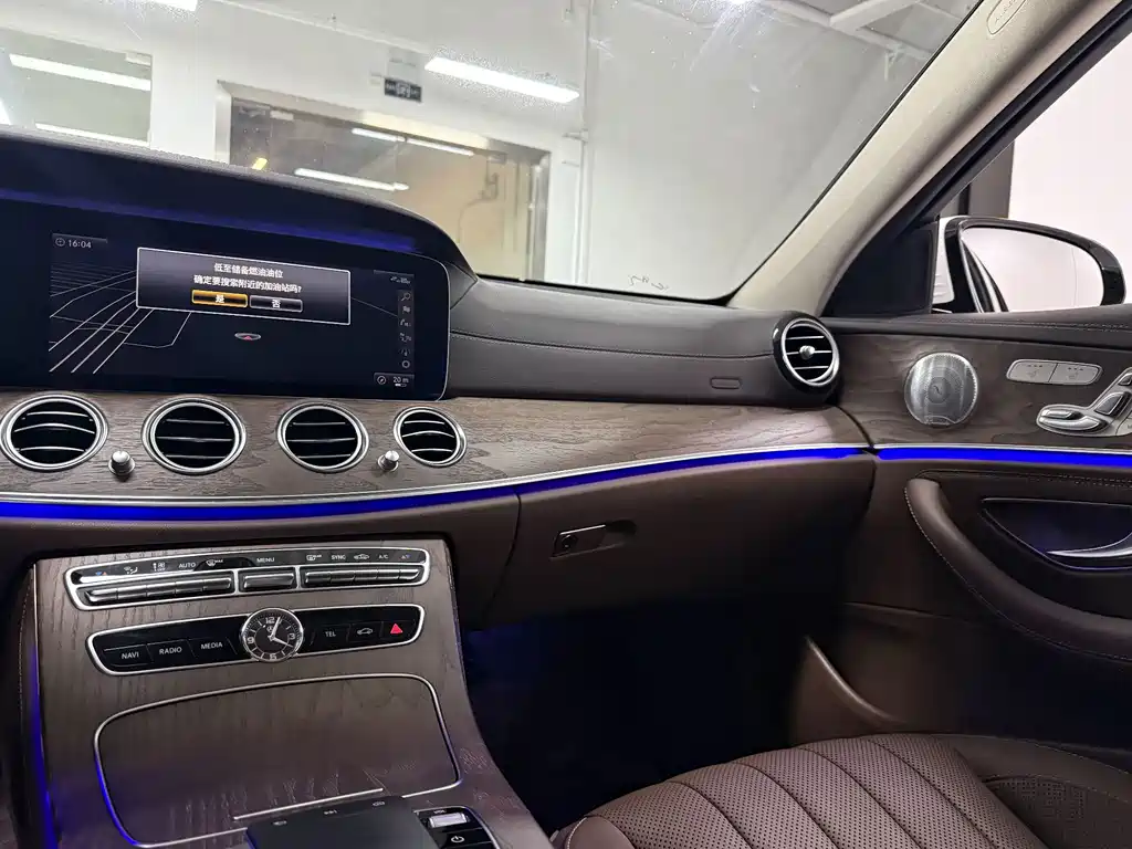 Mercedes-Benz E-Class — миниатюра 18