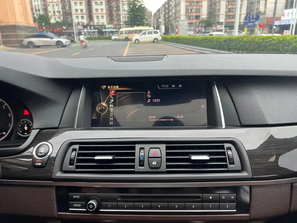 BMW 5 Series — миниатюра 18