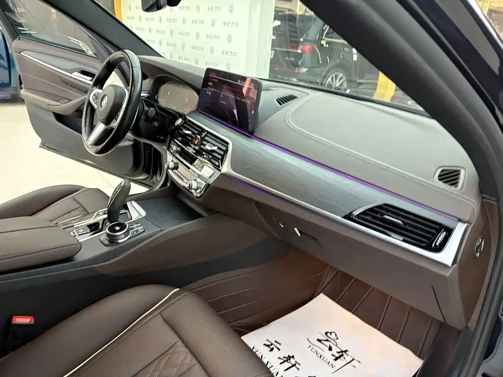BMW 5 Series — миниатюра 8