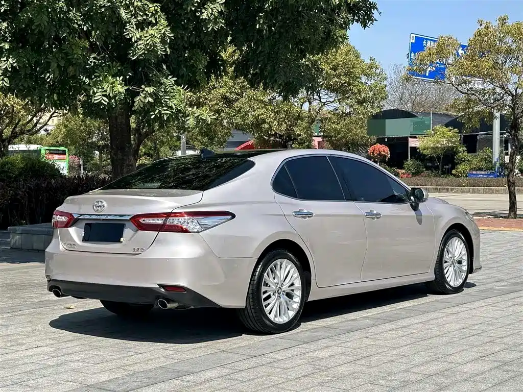 TOYOTA CAMRY