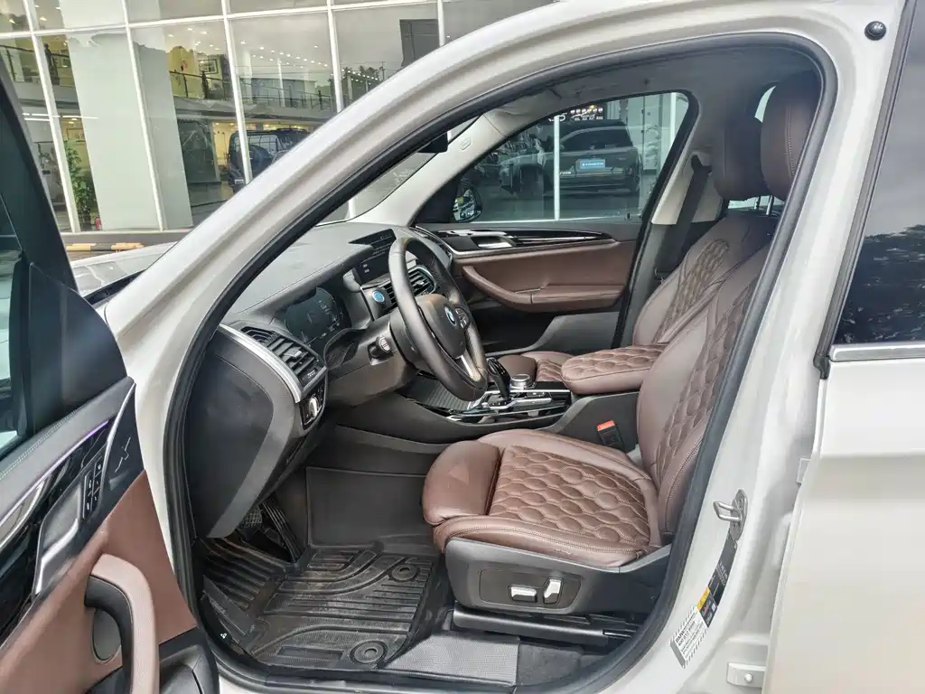 BMW iX3 — миниатюра 13
