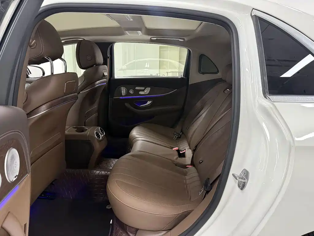 Mercedes-Benz E-Class — миниатюра 14