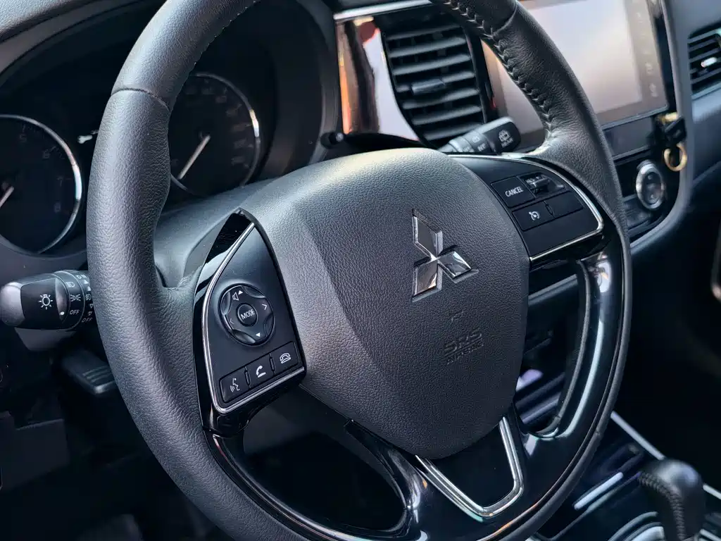 Mitsubishi Outlander — миниатюра 15