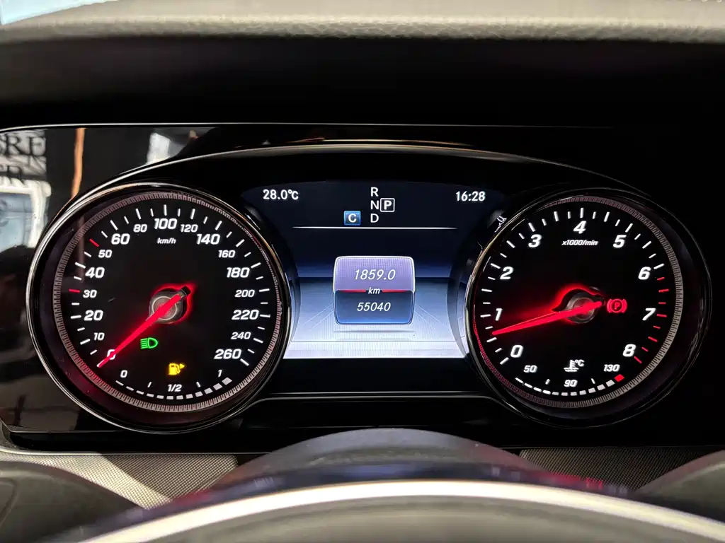 Mercedes-Benz E-Class (Import) — миниатюра 9