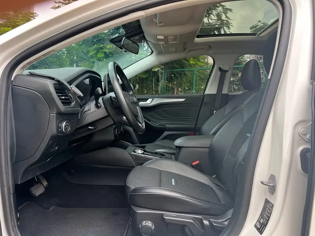 Ford Focus Active — миниатюра 5