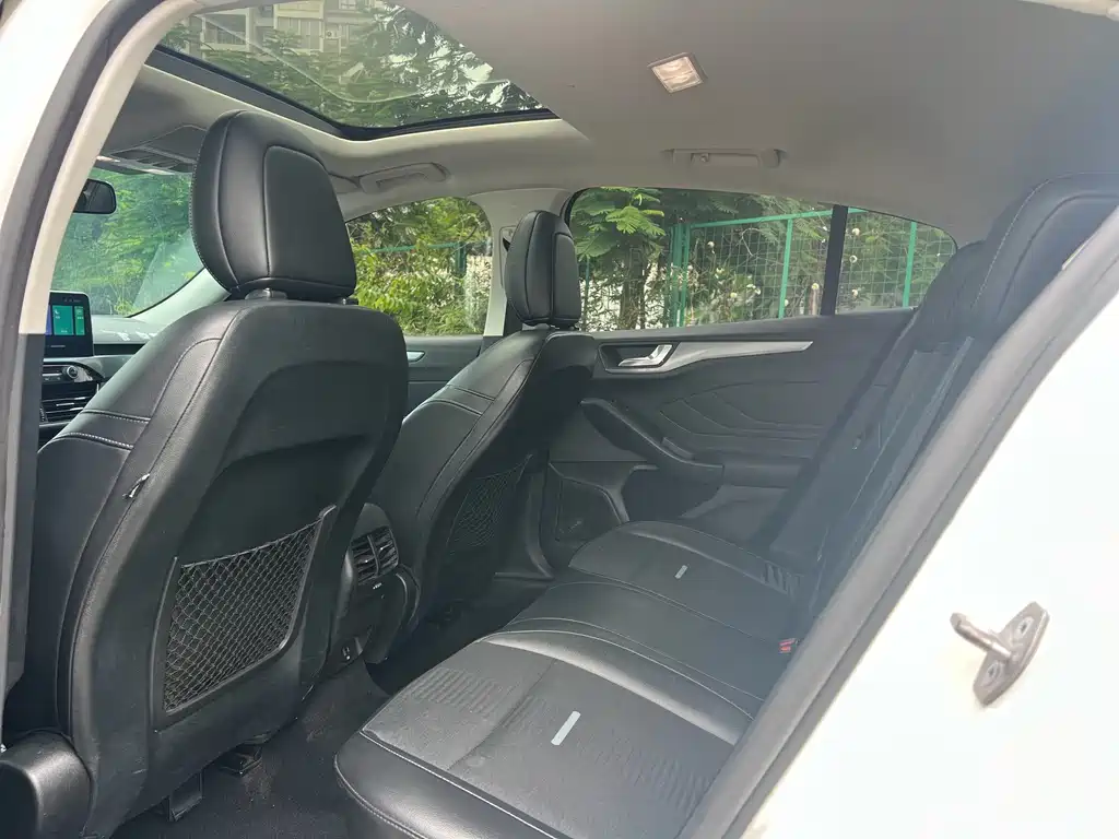 Ford Focus Active — миниатюра 6