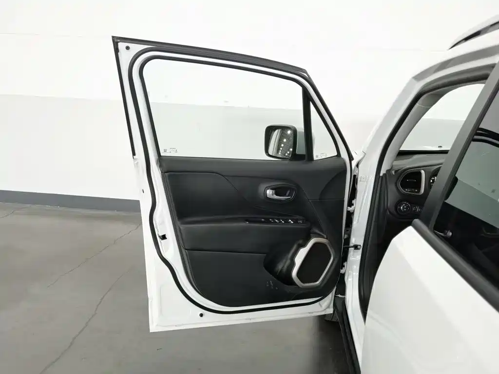 Jeep Renegade — миниатюра 8