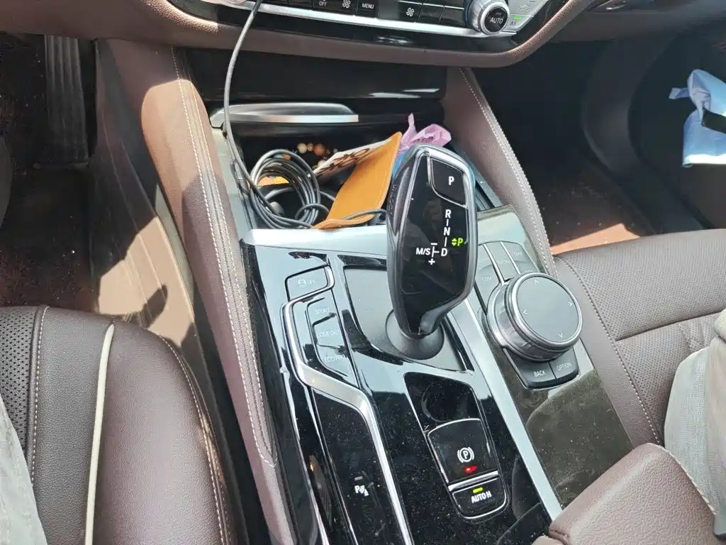 BMW 5 Series — миниатюра 7