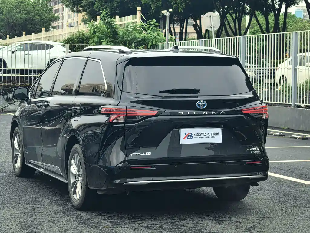 Toyota Sienna — миниатюра 14