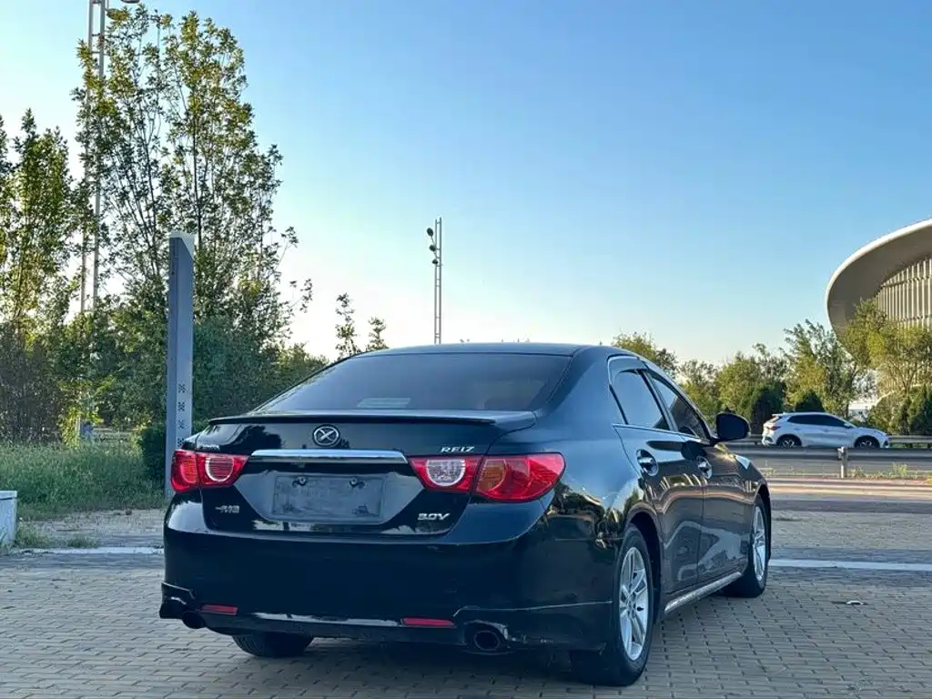 Toyota Reiz — миниатюра 4