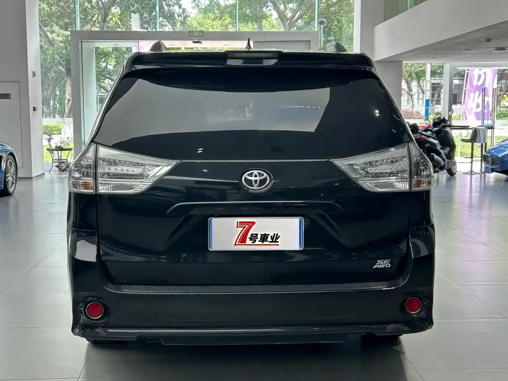 Toyota Sienna — миниатюра 16