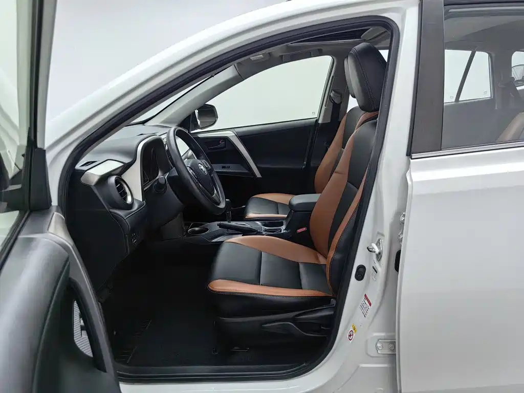 Toyota RAV4 — миниатюра 10