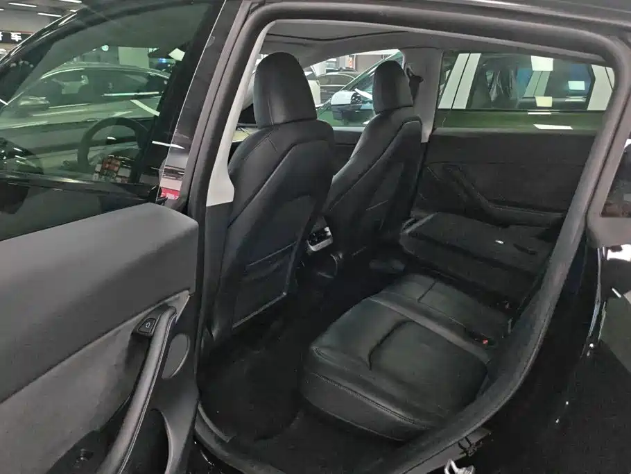 Tesla Model Y — миниатюра 11