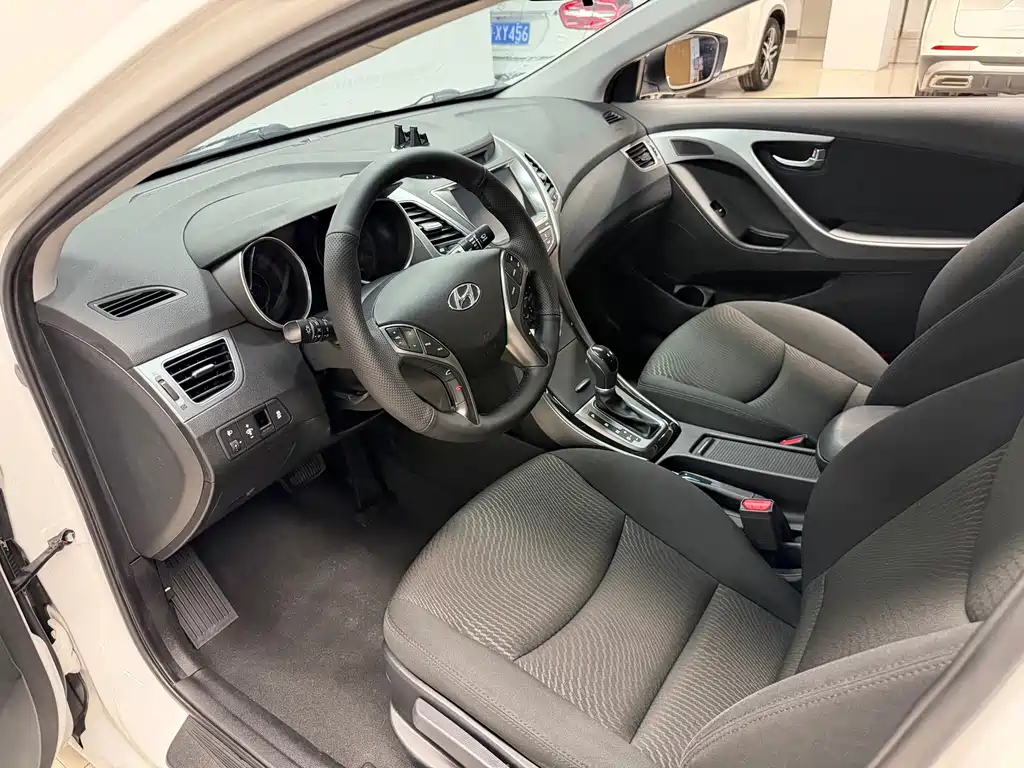 Hyundai Elantra Langdong — миниатюра 8