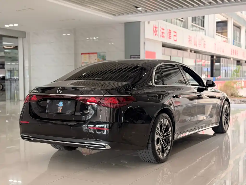 Mercedes-Benz E-Class — миниатюра 13