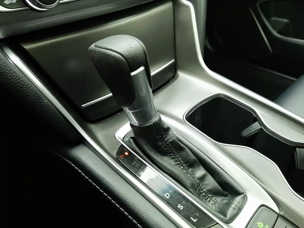 Honda Accord — миниатюра 13