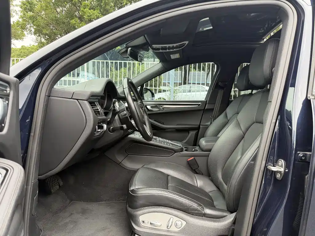 Porsche Macan — миниатюра 7