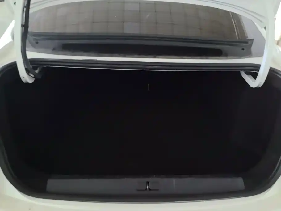 Peugeot 408 — миниатюра 4