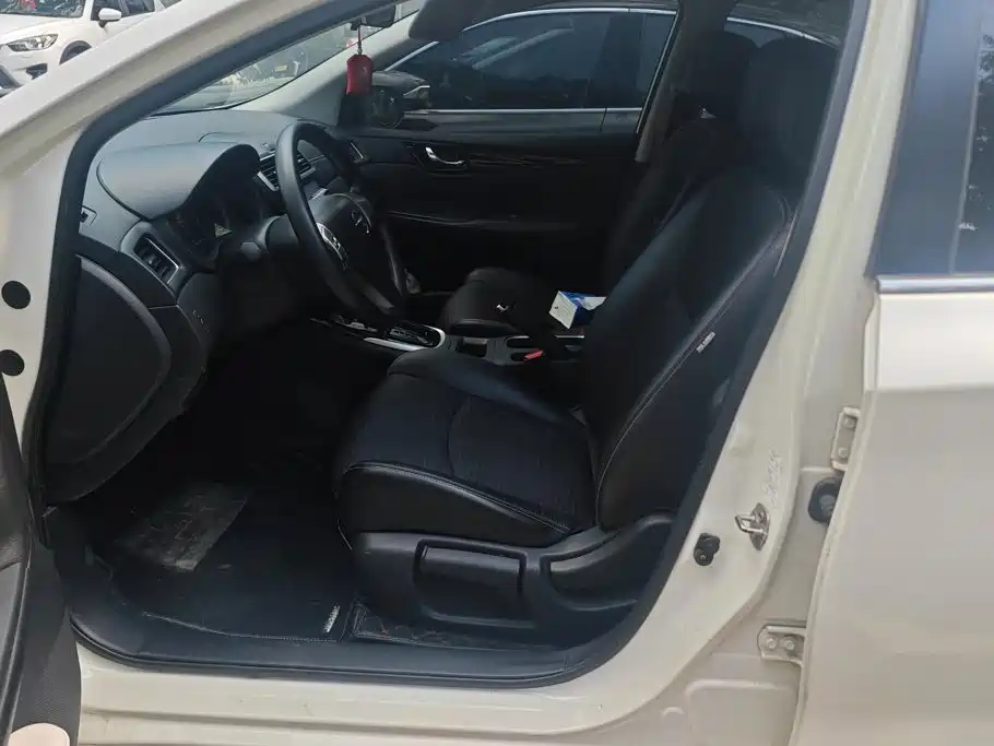 Nissan Tiida — миниатюра 9