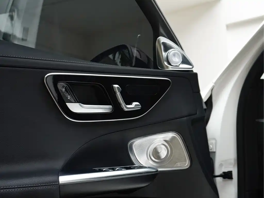 Mercedes-Benz C-Class — миниатюра 13