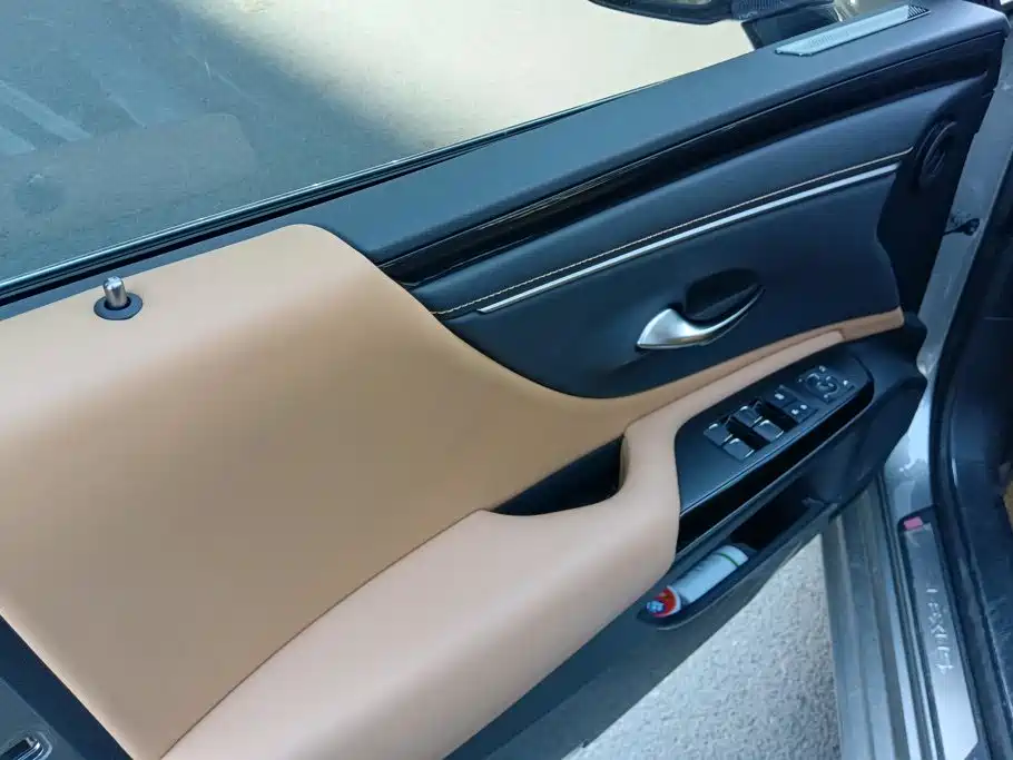 Lexus ES — миниатюра 7