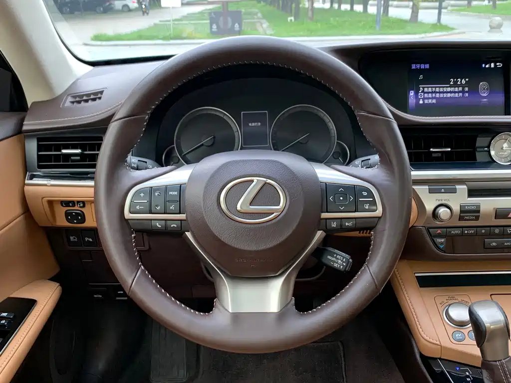 Lexus ES — миниатюра 7