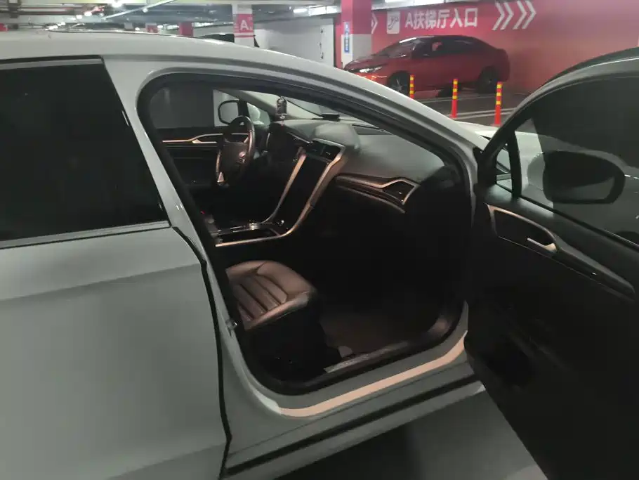 Ford Mondeo — миниатюра 8