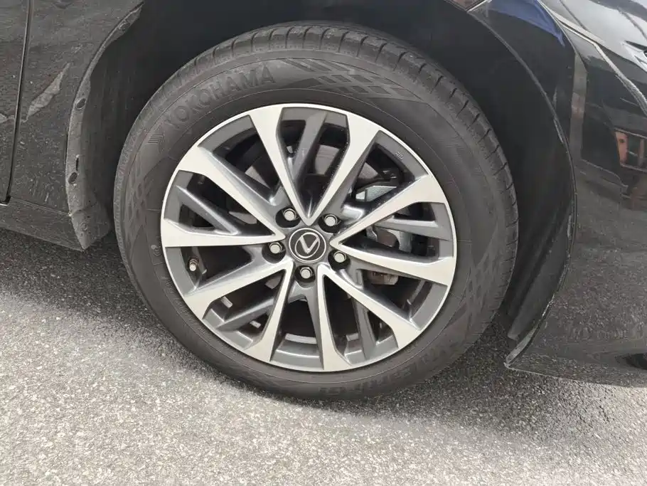 Lexus ES — миниатюра 6
