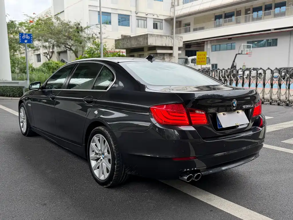 BMW 5 Series — миниатюра 14