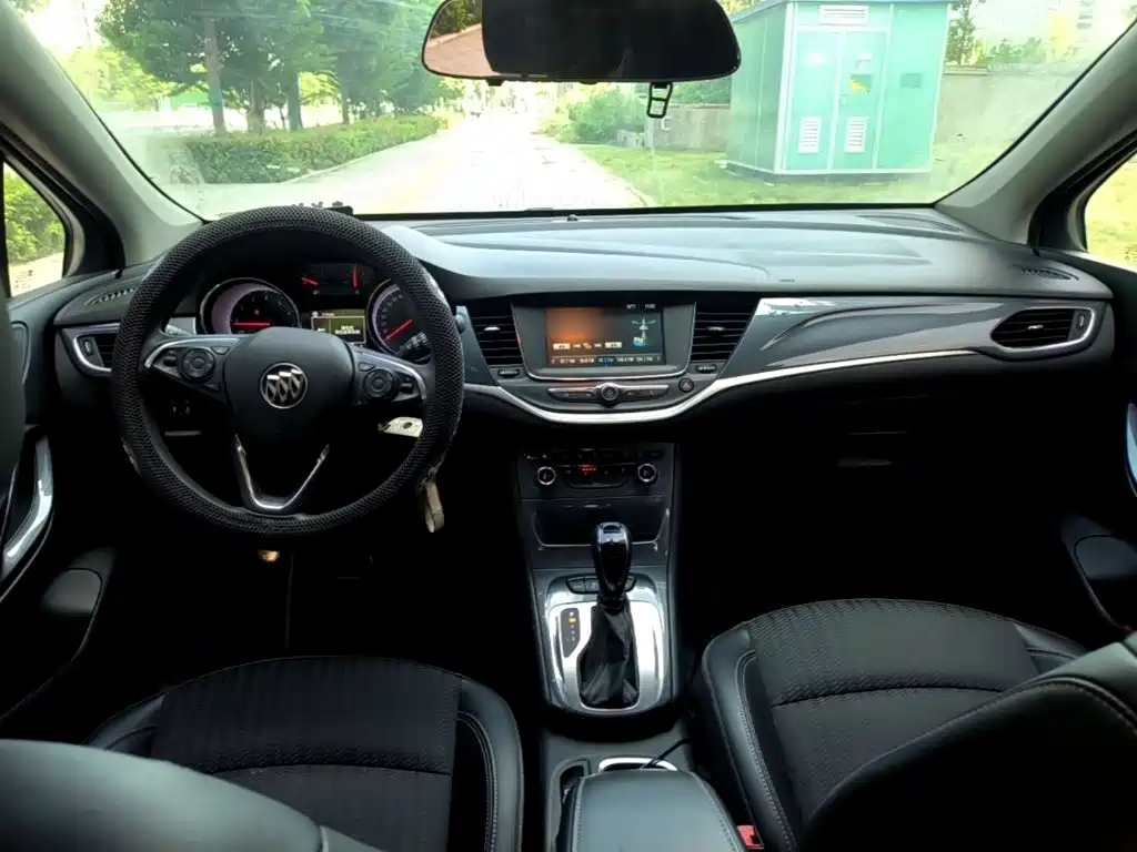 Buick Verano — миниатюра 10