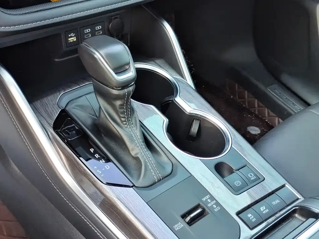 Toyota Crown Kluger — миниатюра 9