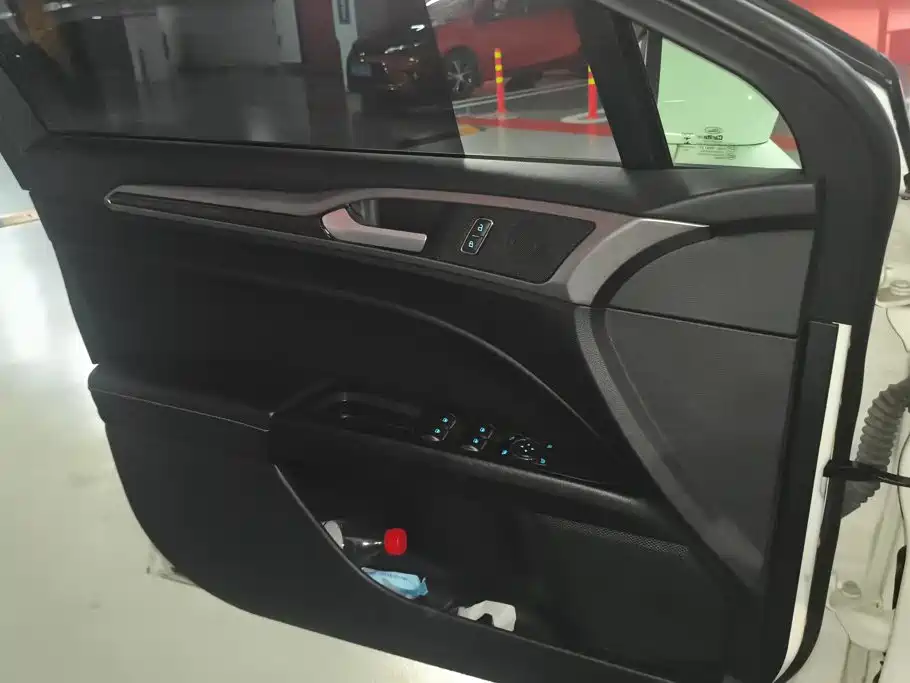 Ford Mondeo — миниатюра 7