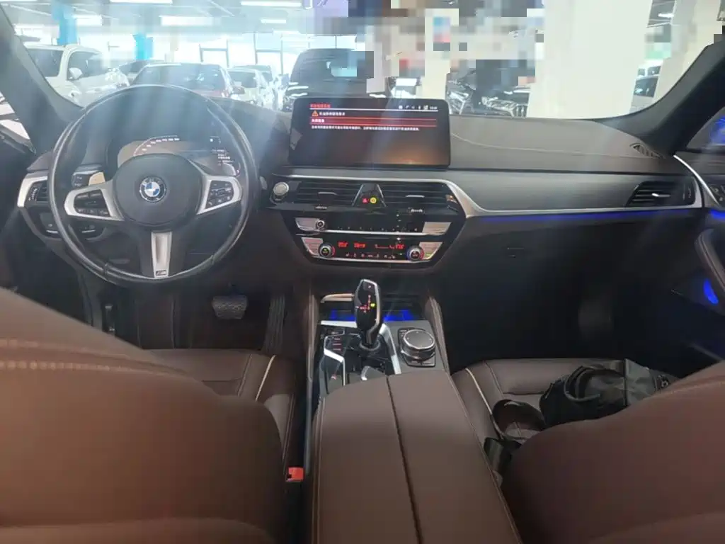 BMW 5 Series — миниатюра 10