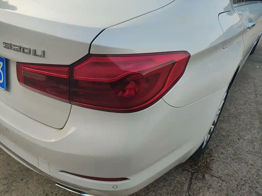 BMW 5 Series — миниатюра 8
