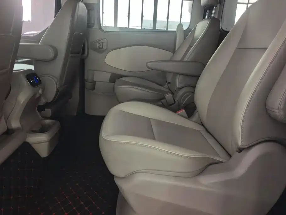 Ford Tourneo — миниатюра 11