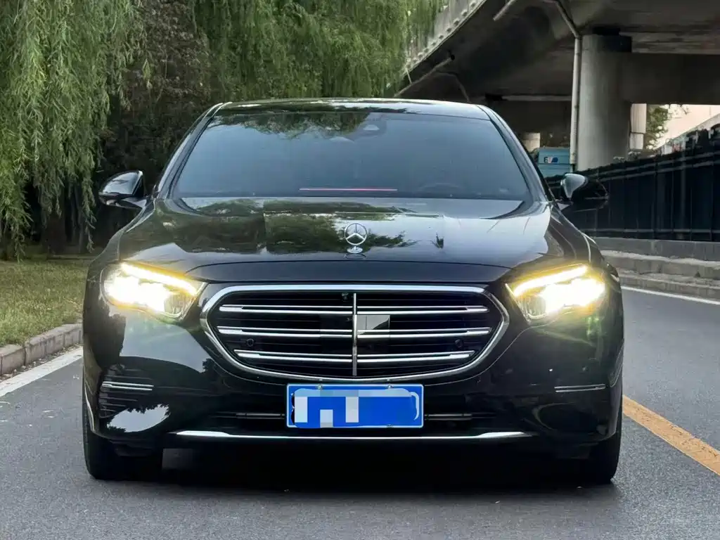 Mercedes-Benz E-Class — миниатюра 2