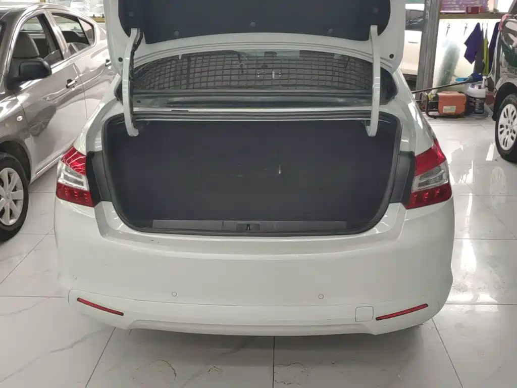 Peugeot 408 — миниатюра 19
