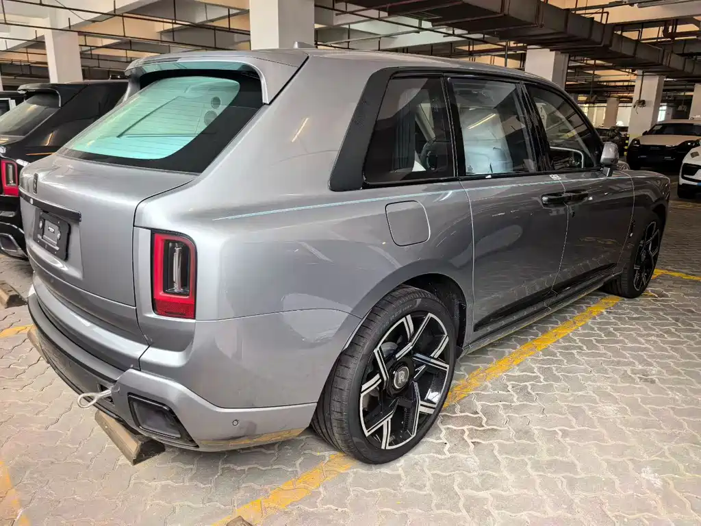 Rolls-Royce Cullinan — миниатюра 10