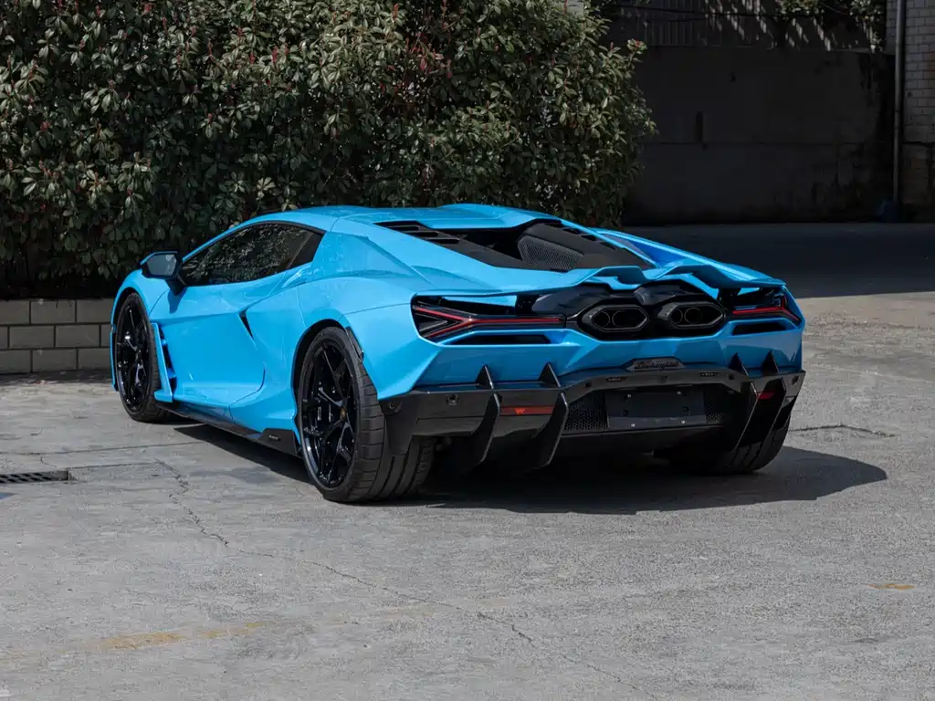 LAMBORGHINI REVUELTO